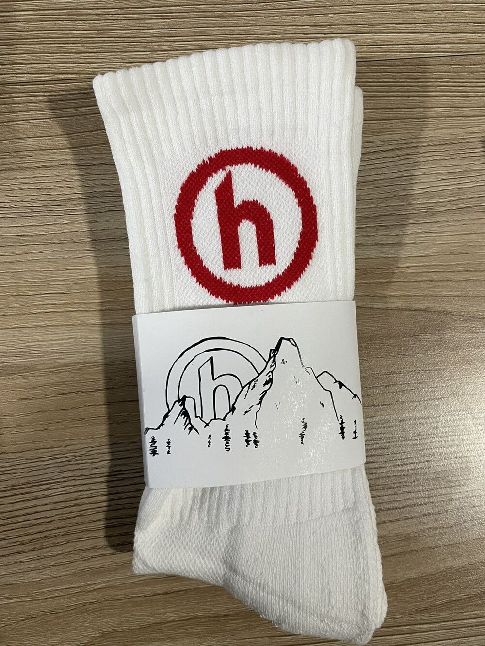 Hidden NY crew socks in white with large Red H